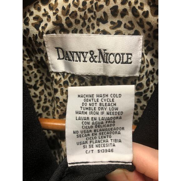 Black blouse with leopard buttons. Danny & Nicole. Size 14 - Picture 5 of 5